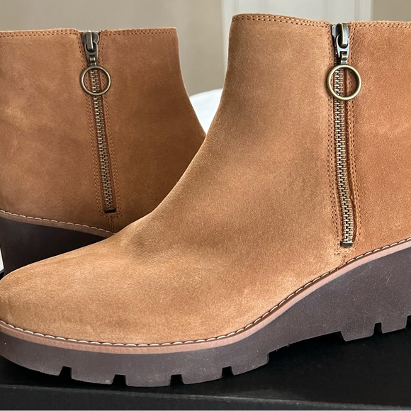 Vionic; Ladies; Water Repellent Suede Booties; Size 9 (40); Hazal - Picture 3 of 13